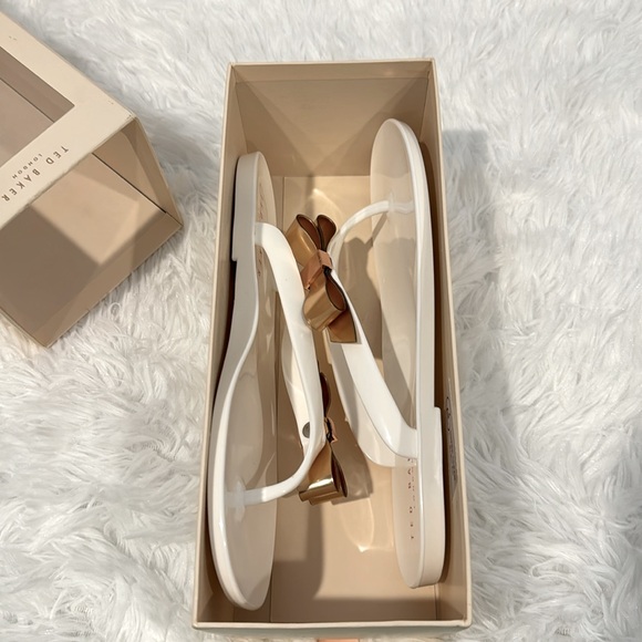 NWT- Ted Baker White Suszie Flip Flop- Size 8 US/ 39 EU - Picture 7 of 8